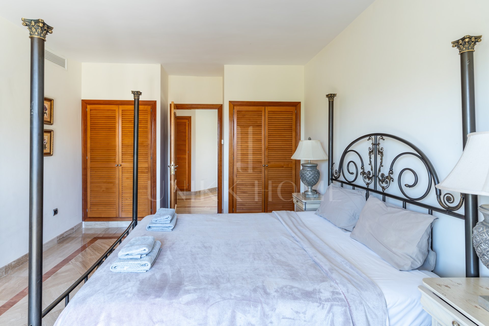 Villa en venta en Puerto del Almendro, Benahavis