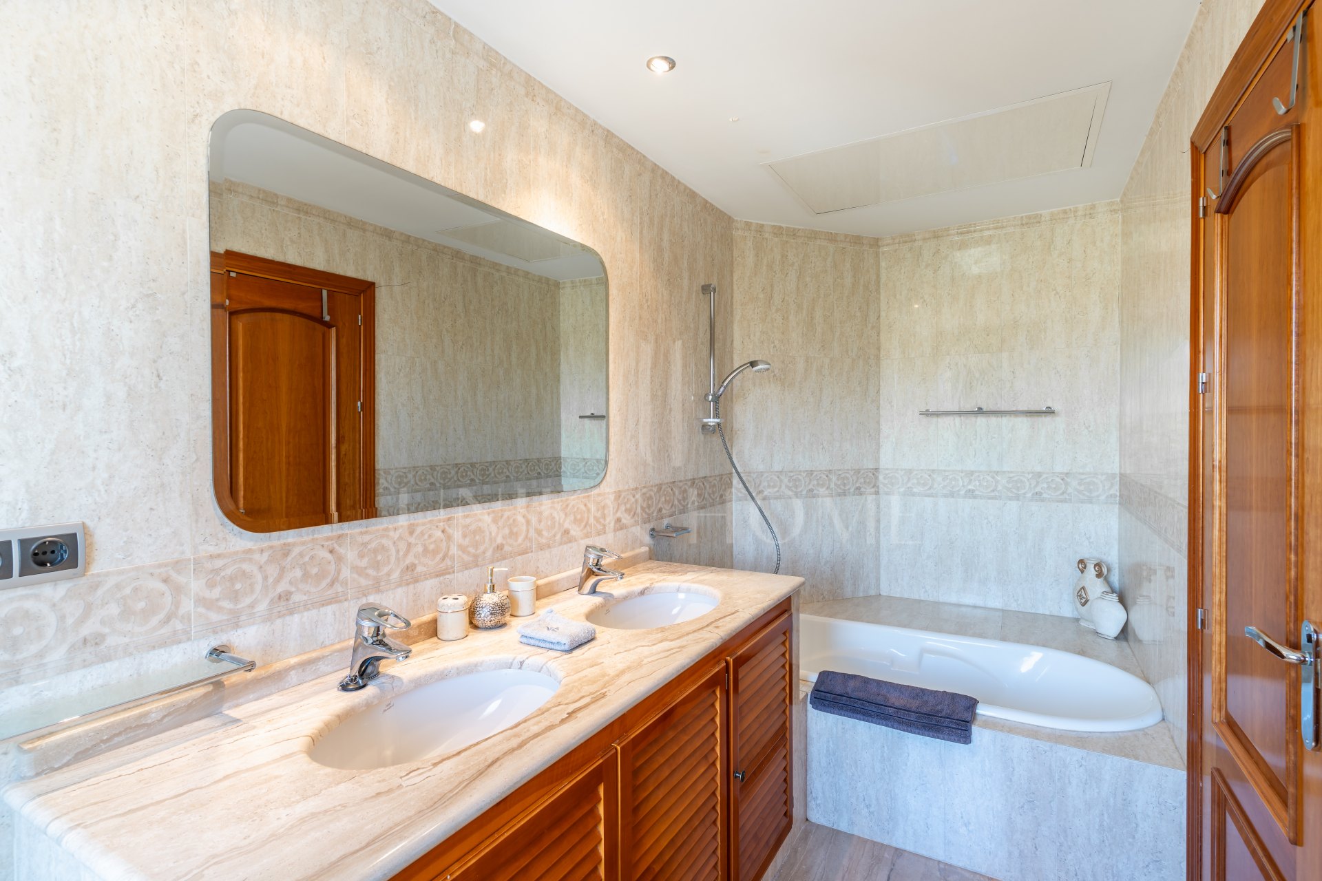 Villa en venta en Puerto del Almendro, Benahavis