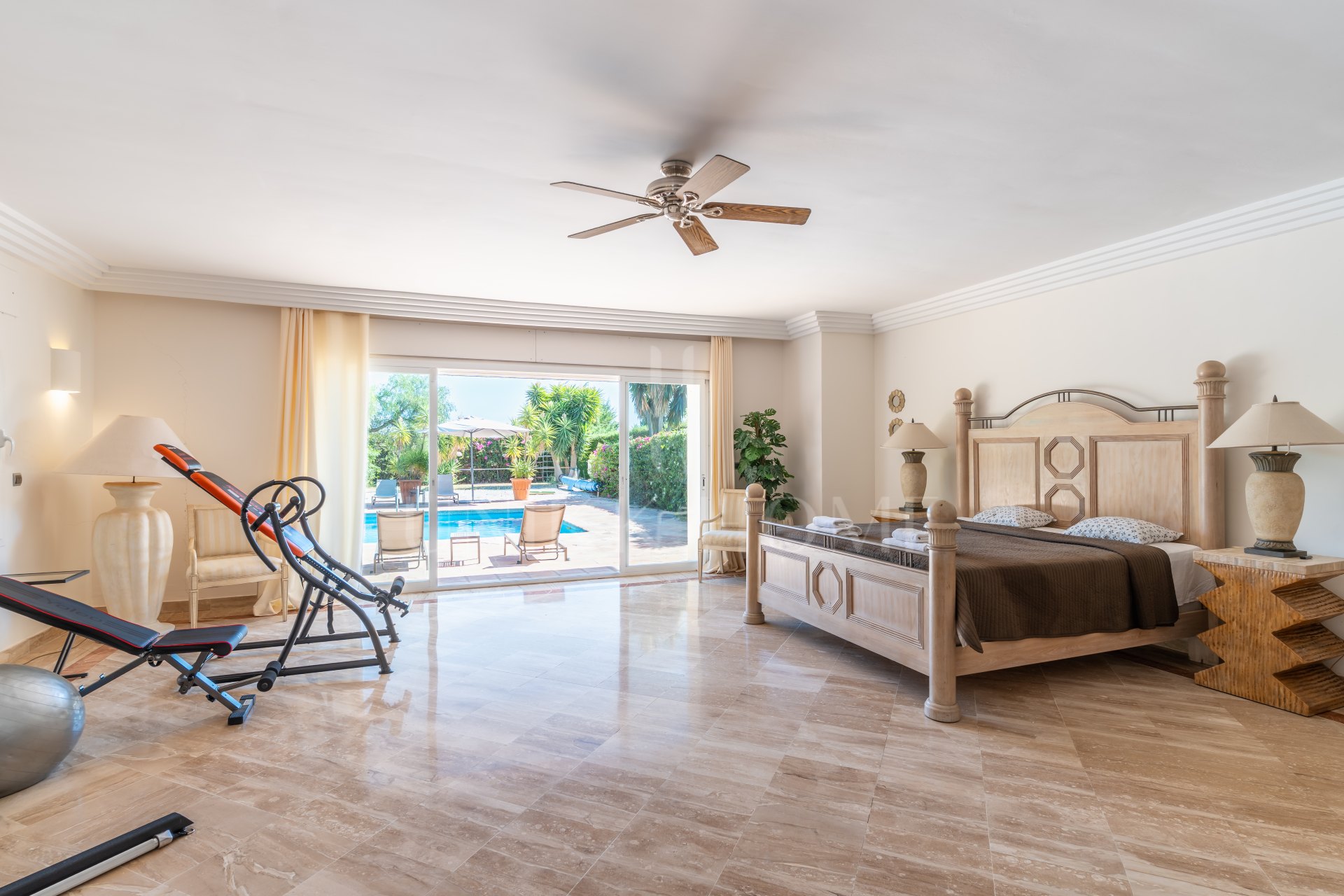 Villa en venta en Puerto del Almendro, Benahavis