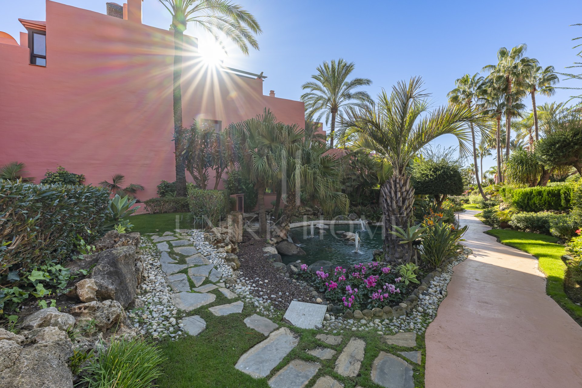 Ground Floor Apartment for sale in Menara Beach, Estepona East