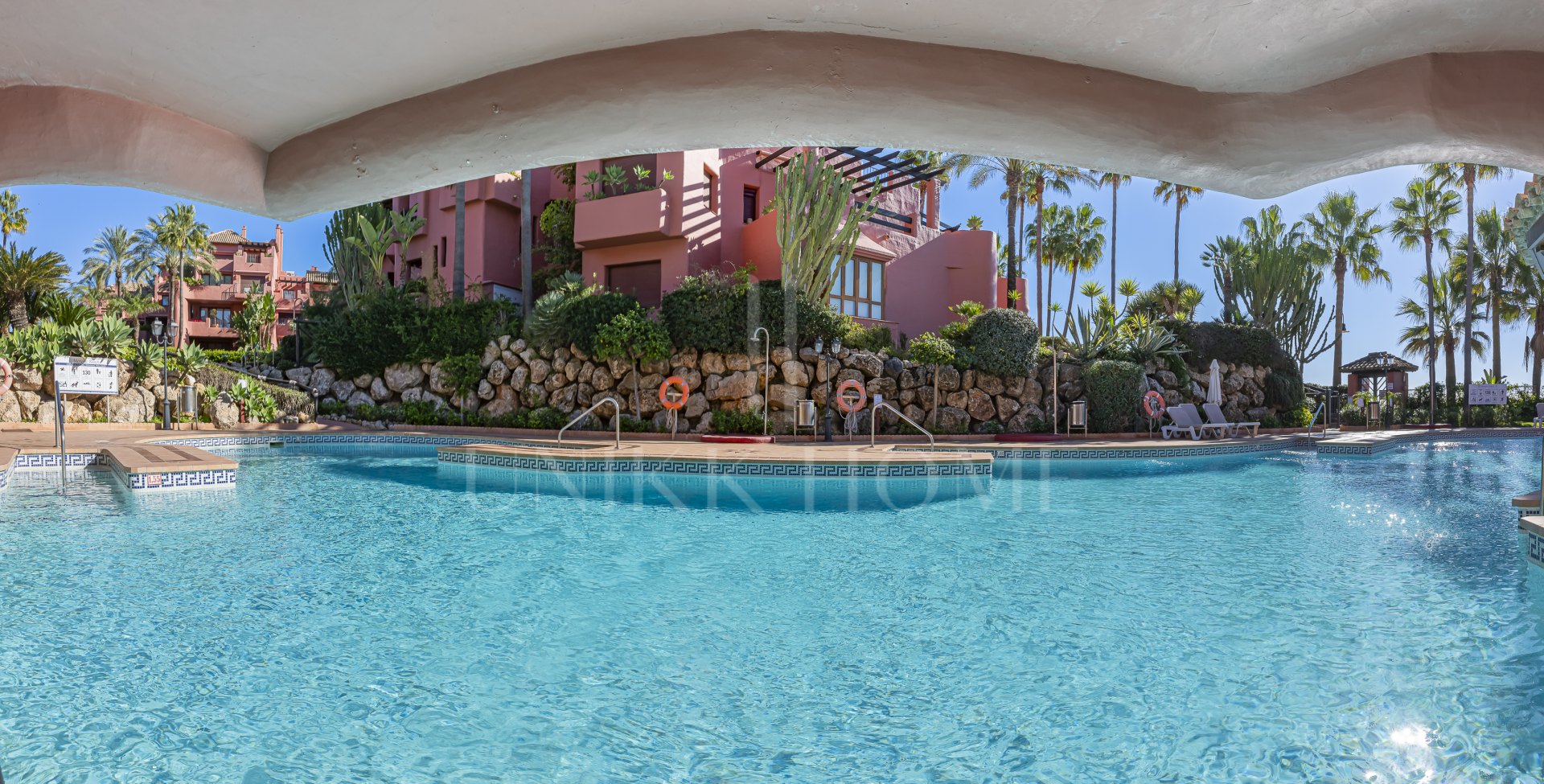 Ground Floor Apartment for sale in Menara Beach, Estepona East