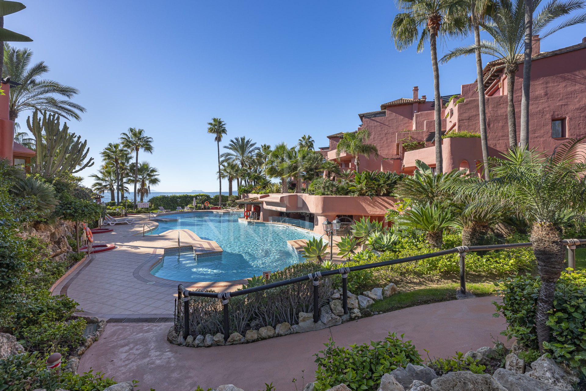Ground Floor Apartment for sale in Menara Beach, Estepona East