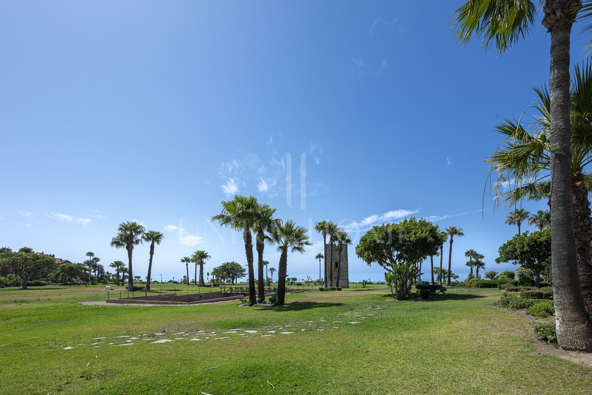 Ground Floor Apartment for sale in Menara Beach, Estepona East
