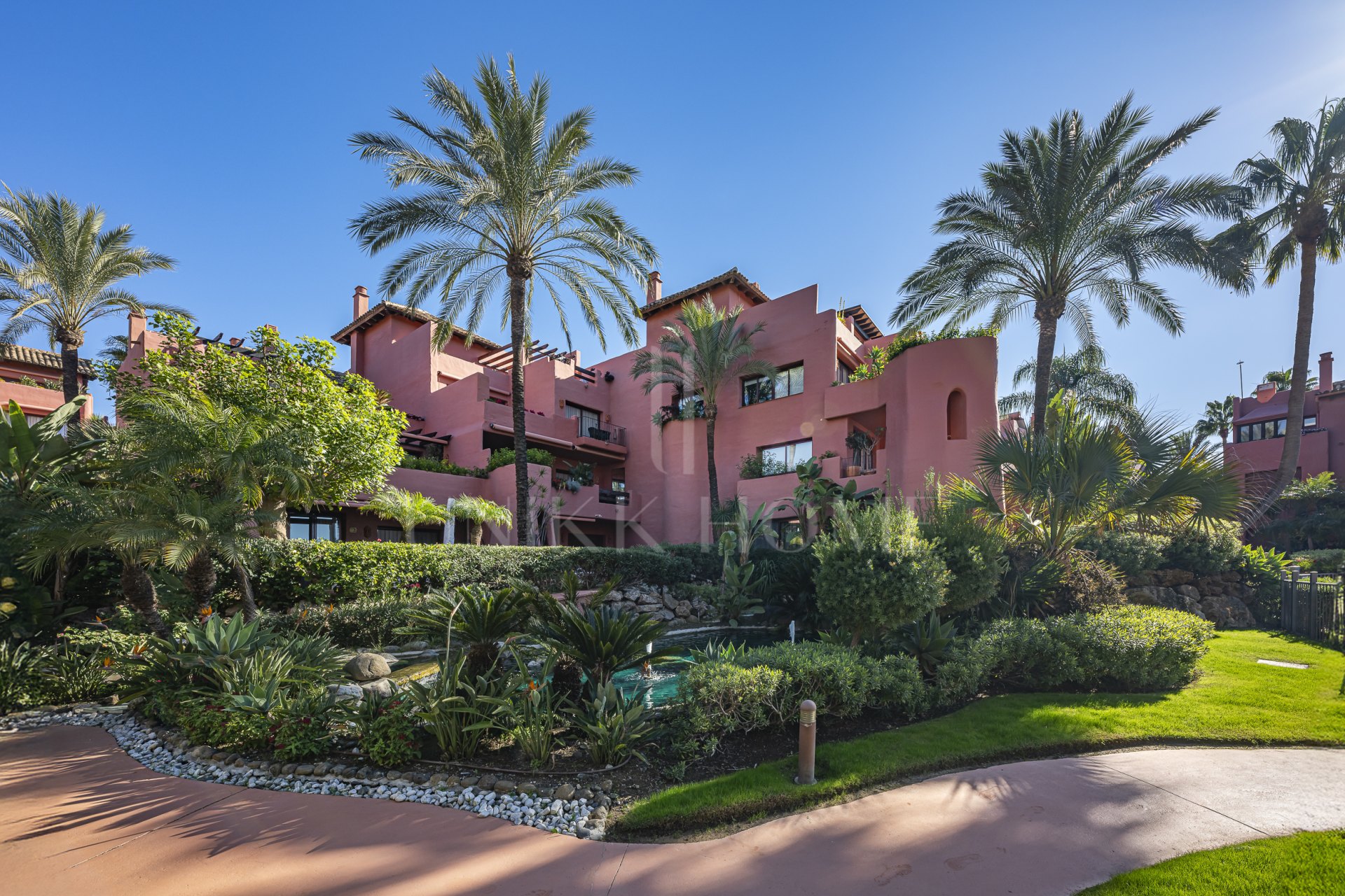 Ground Floor Apartment for sale in Menara Beach, Estepona East
