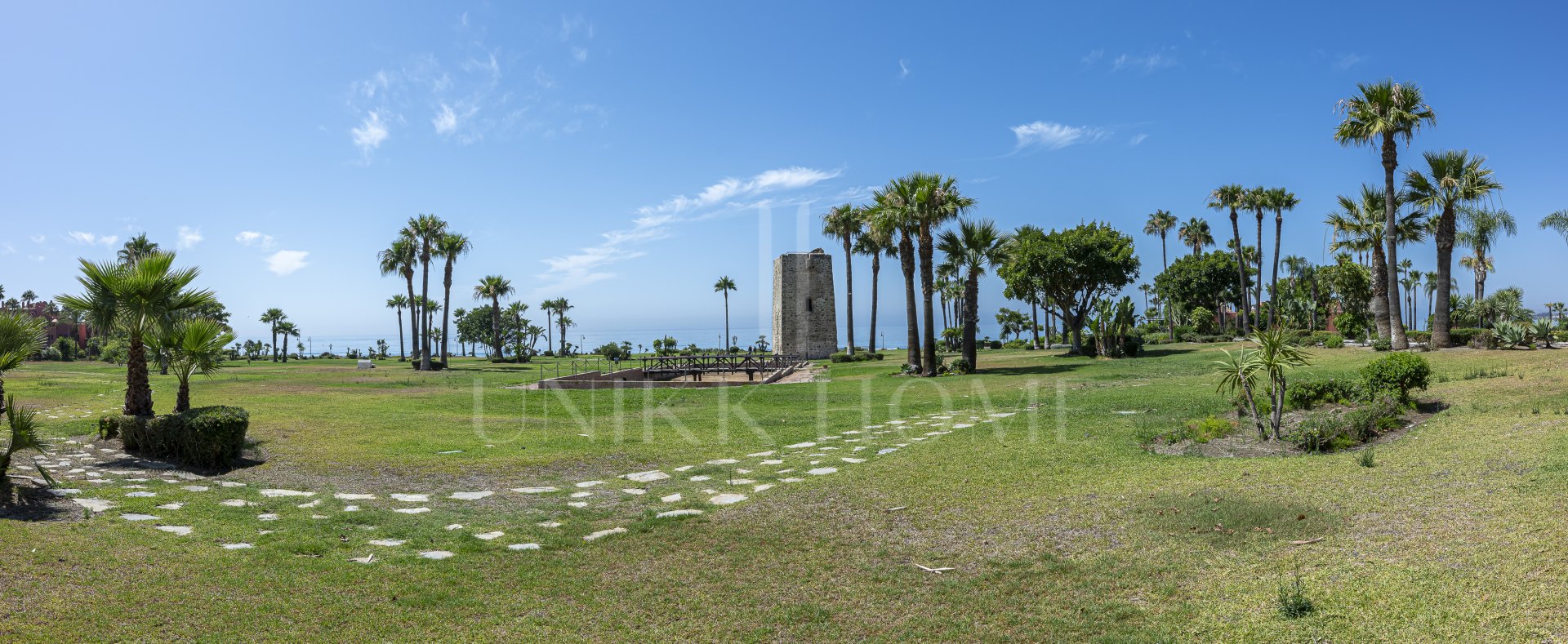 Ground Floor Apartment for sale in Menara Beach, Estepona East