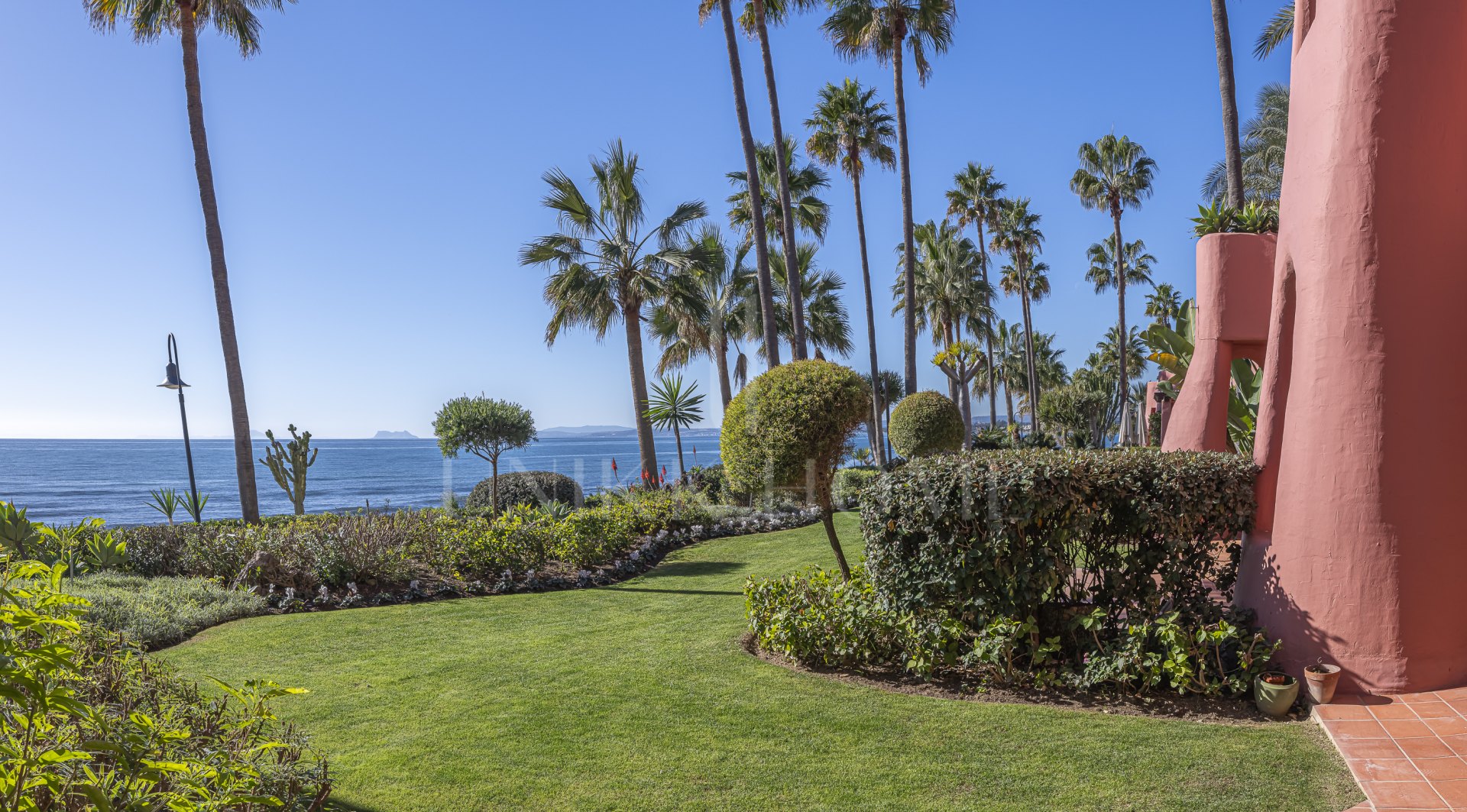 Ground Floor Apartment for sale in Menara Beach, Estepona East