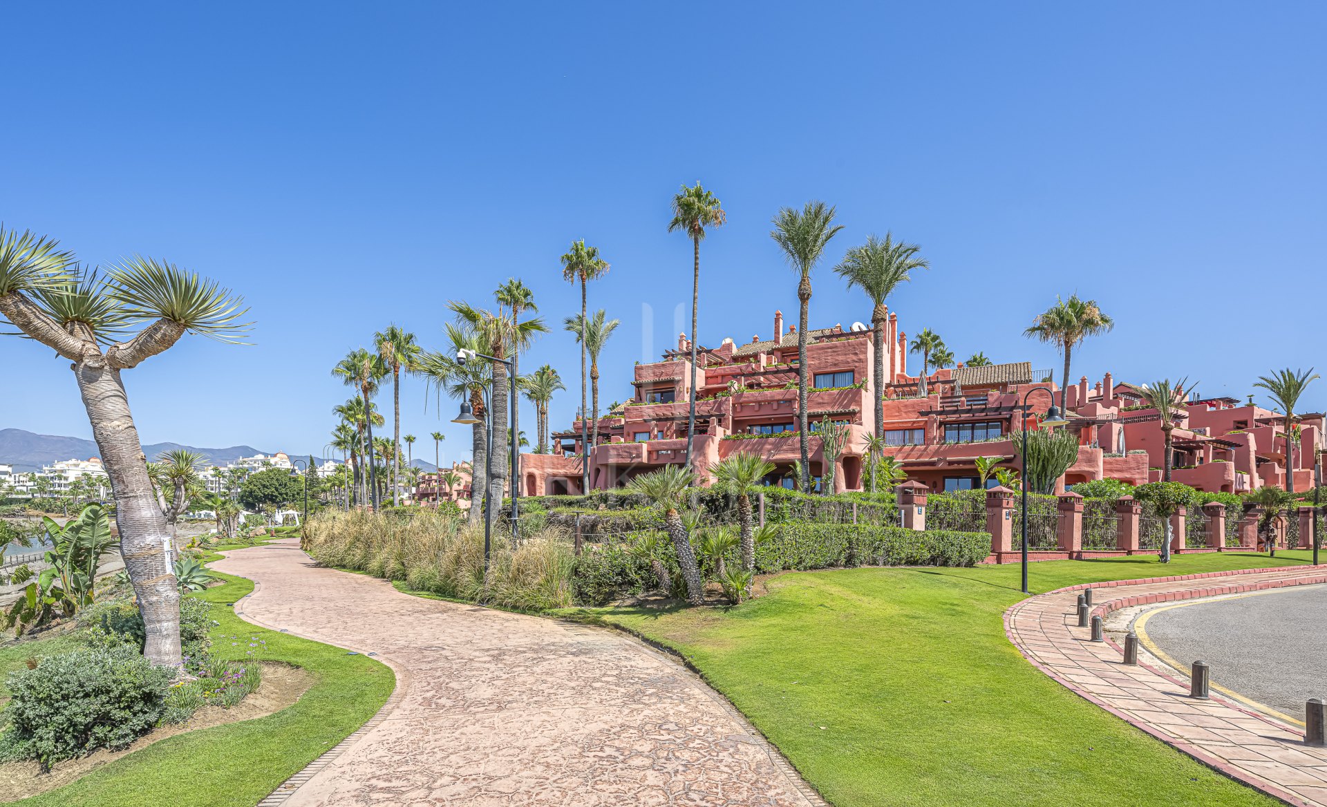 Ground Floor Apartment for sale in Menara Beach, Estepona East