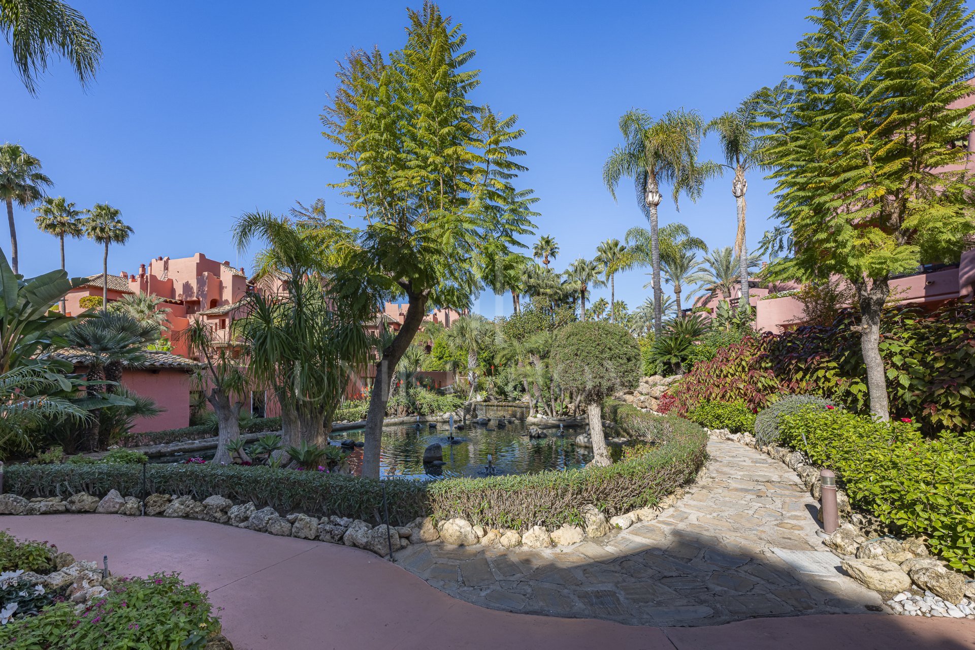 Ground Floor Apartment for sale in Menara Beach, Estepona East