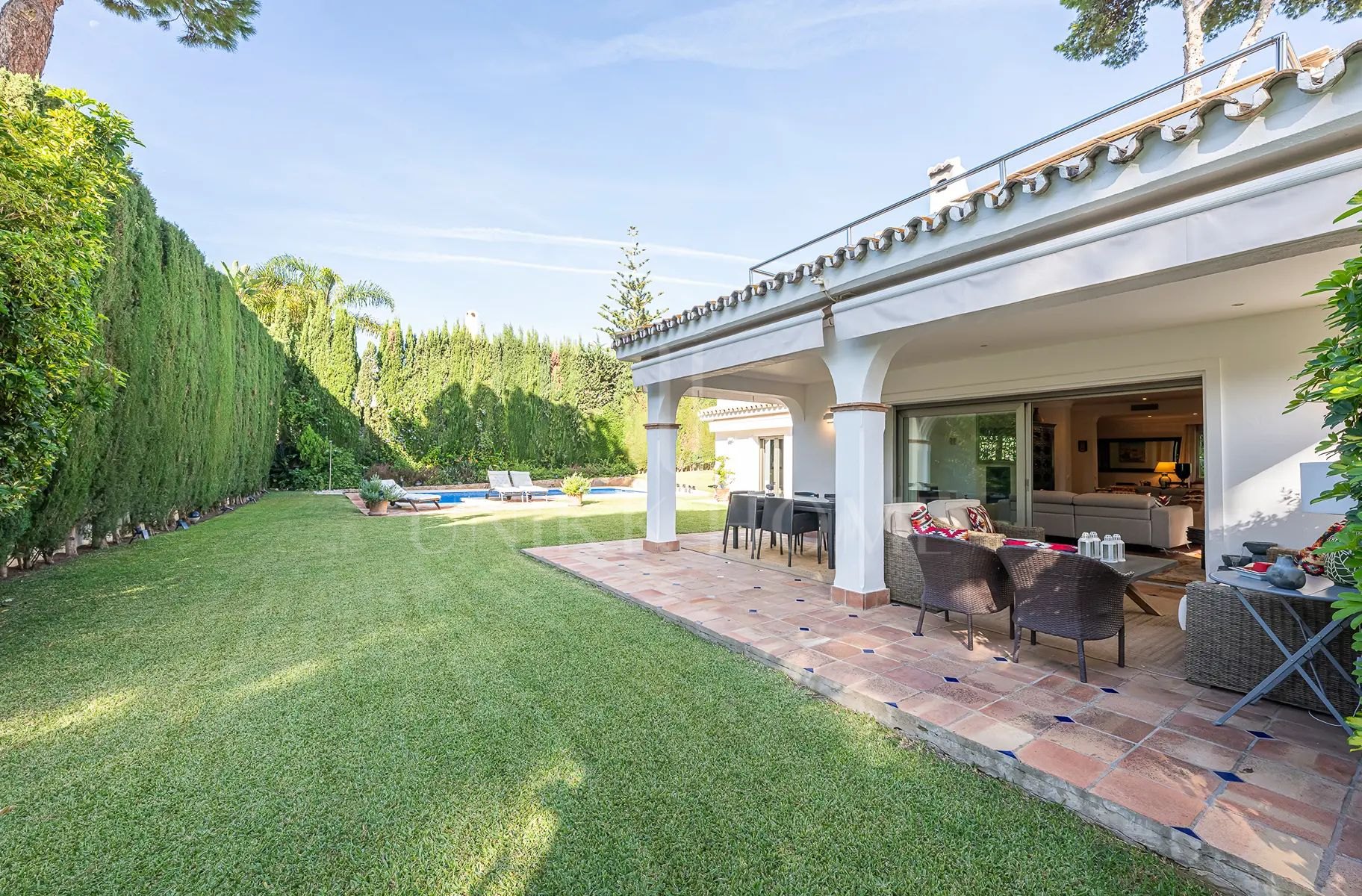 Villa en venta en Los Monteros Playa, Marbella Este