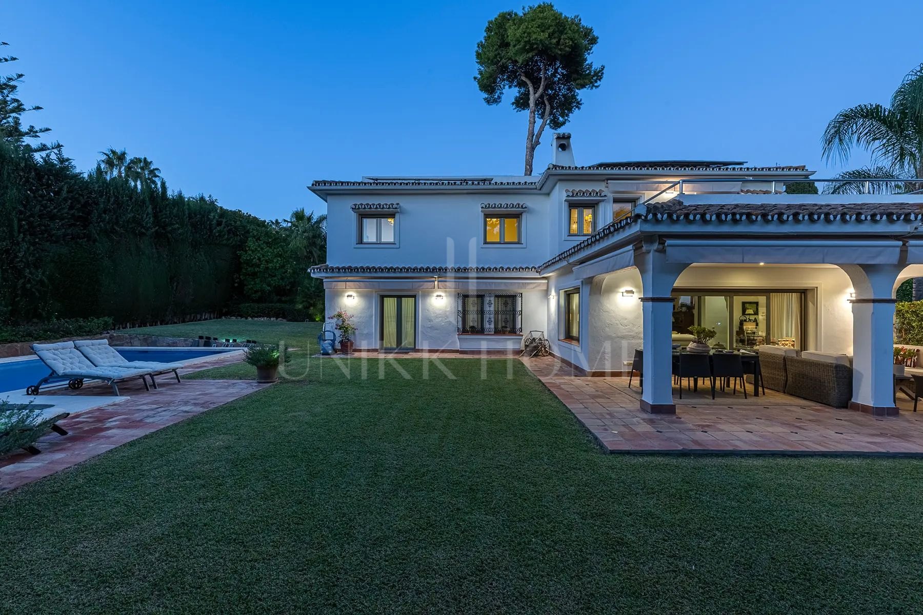 Villa en venta en Los Monteros Playa, Marbella Este