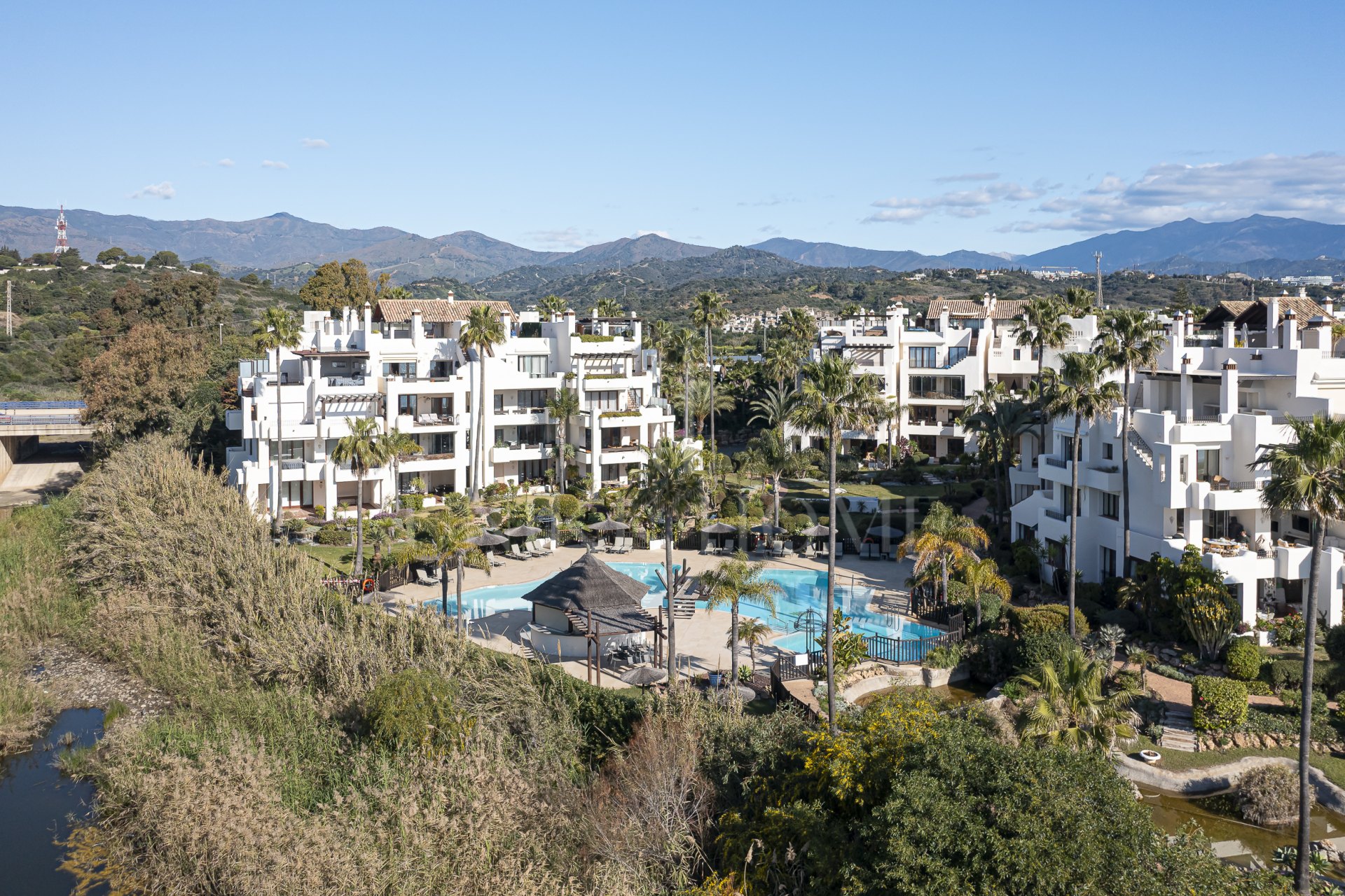 Ground Floor Apartment for sale in Bahía del Velerín, Estepona East