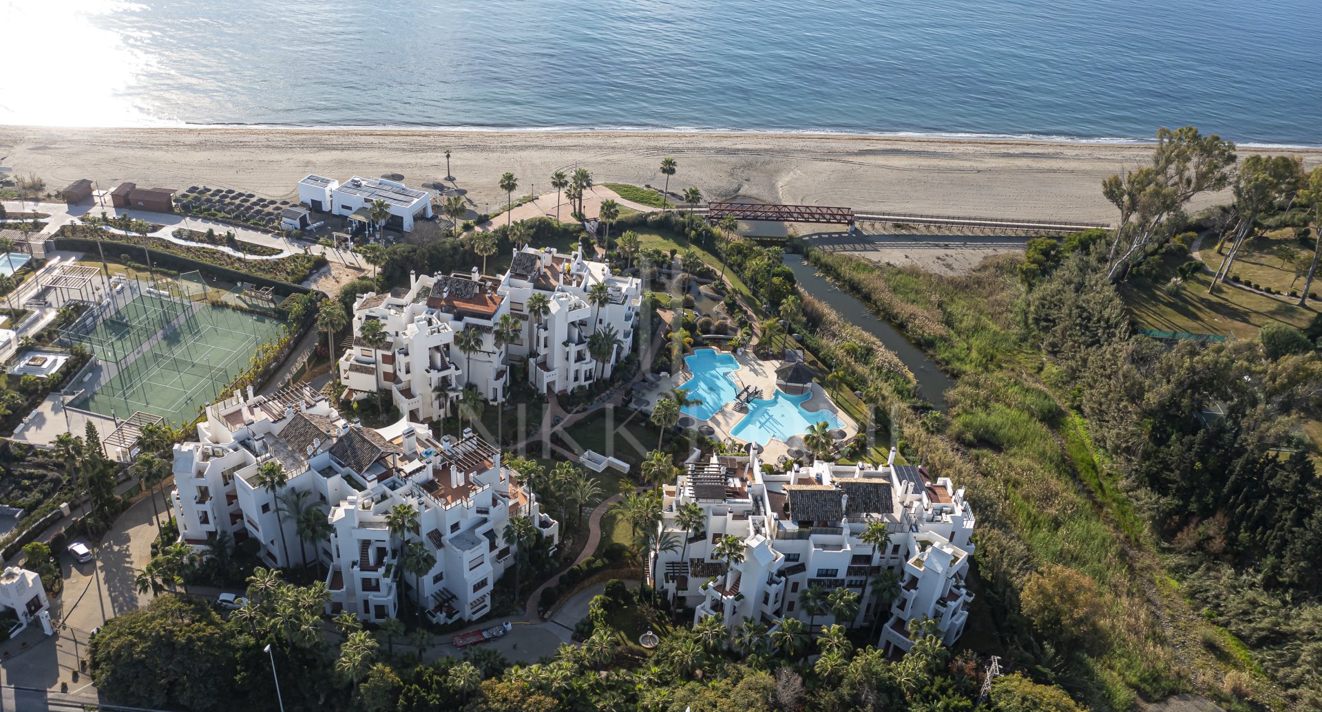 Ground Floor Apartment for sale in Bahía del Velerín, Estepona East
