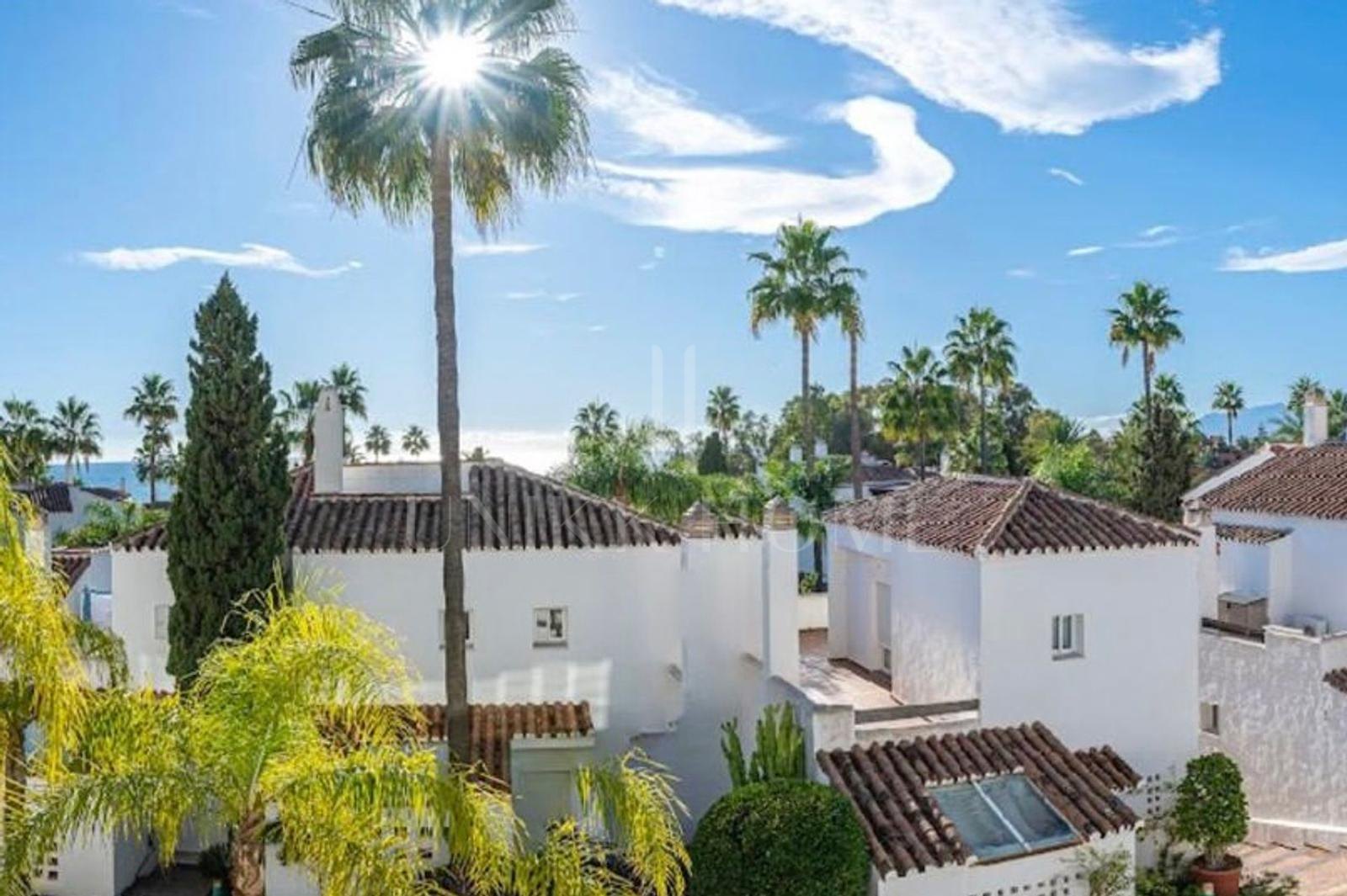 Apartment for sale in Bahia de Marbella, Marbella East