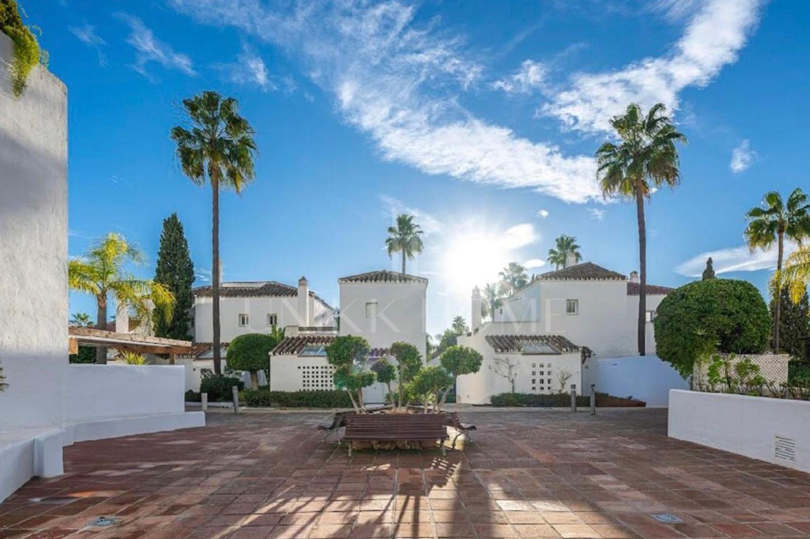 Apartment for sale in Bahia de Marbella, Marbella East