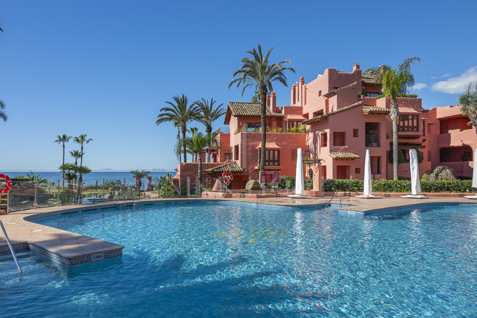 Ground Floor Apartment for sale in Cabo Bermejo, Estepona East