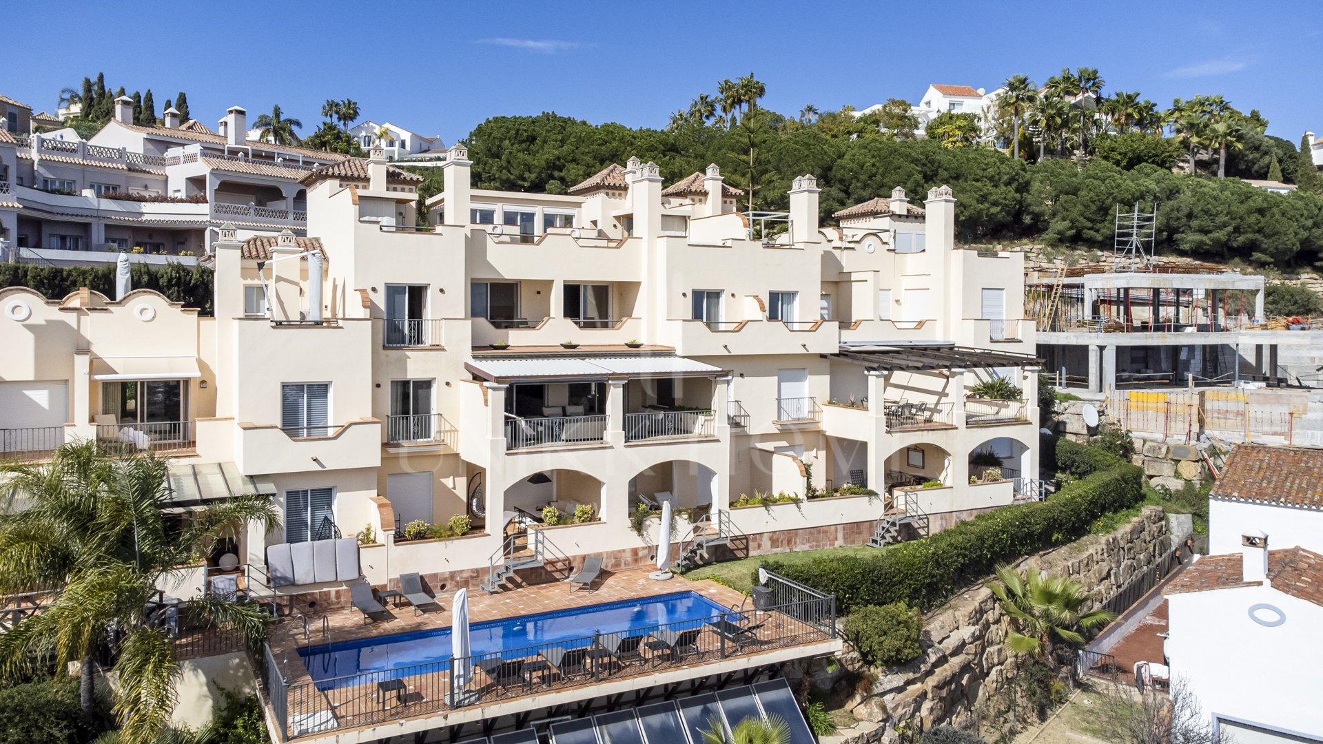 Penthouse for sale in Puerto del Almendro, Benahavis
