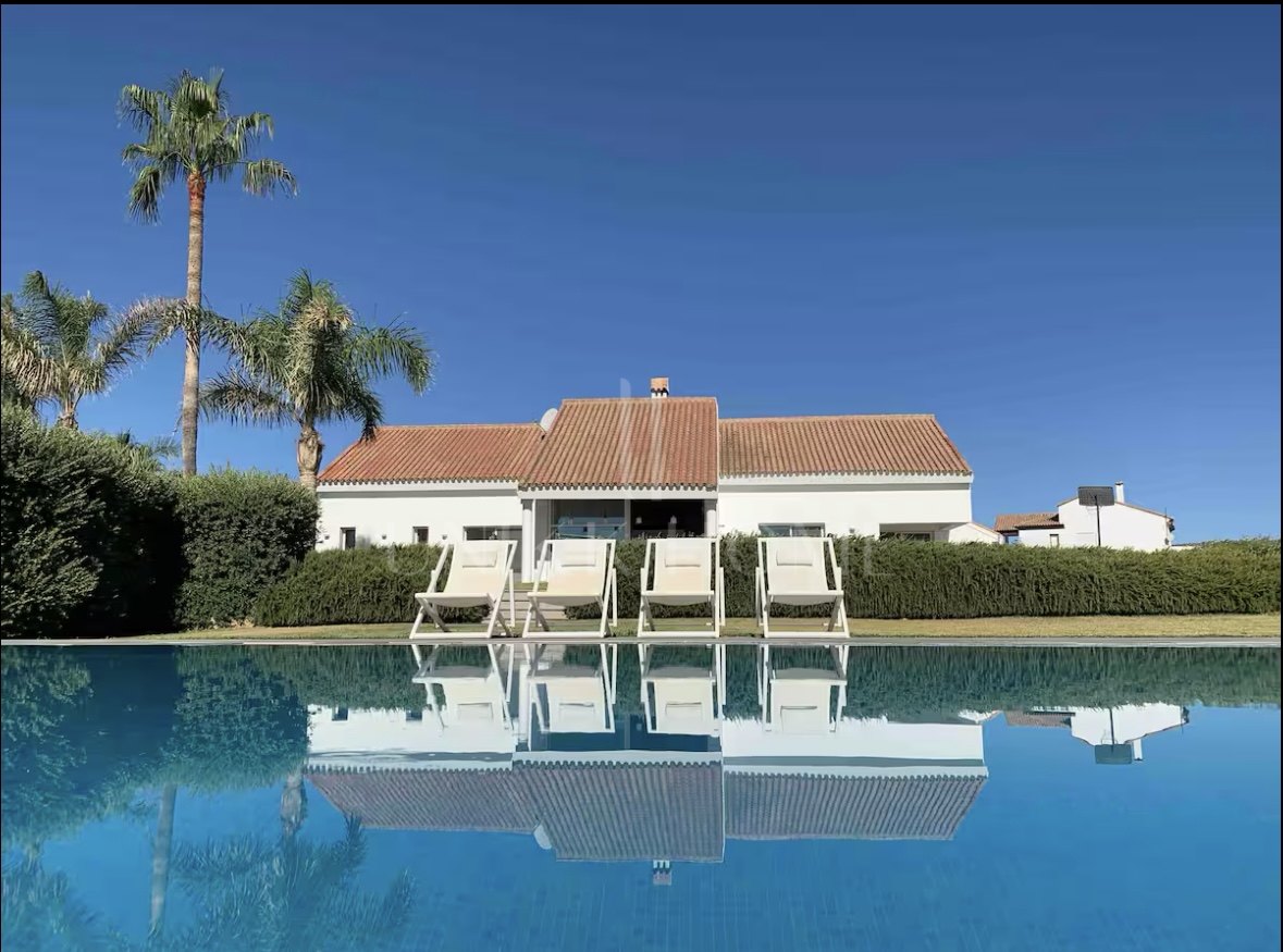 Villa en venta en Manilva