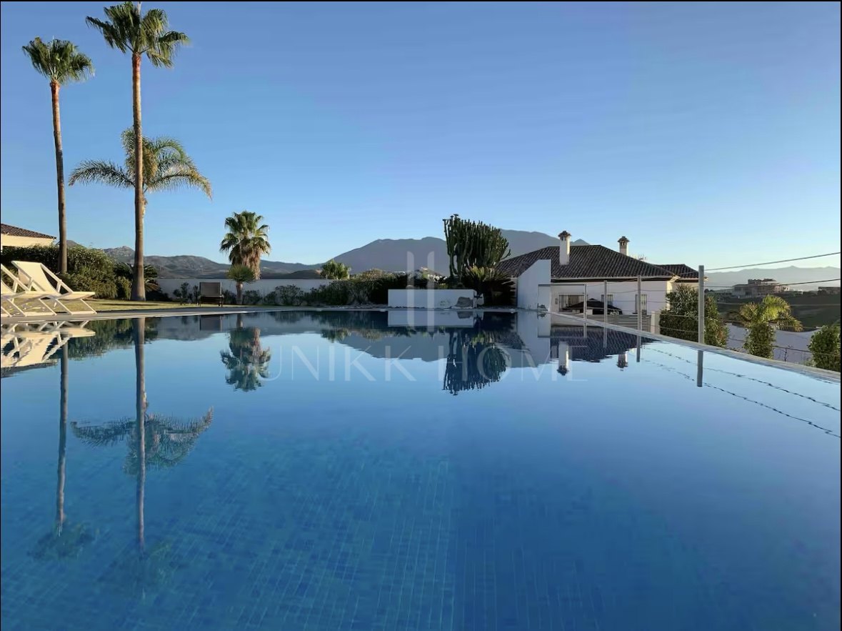 Villa en venta en Manilva
