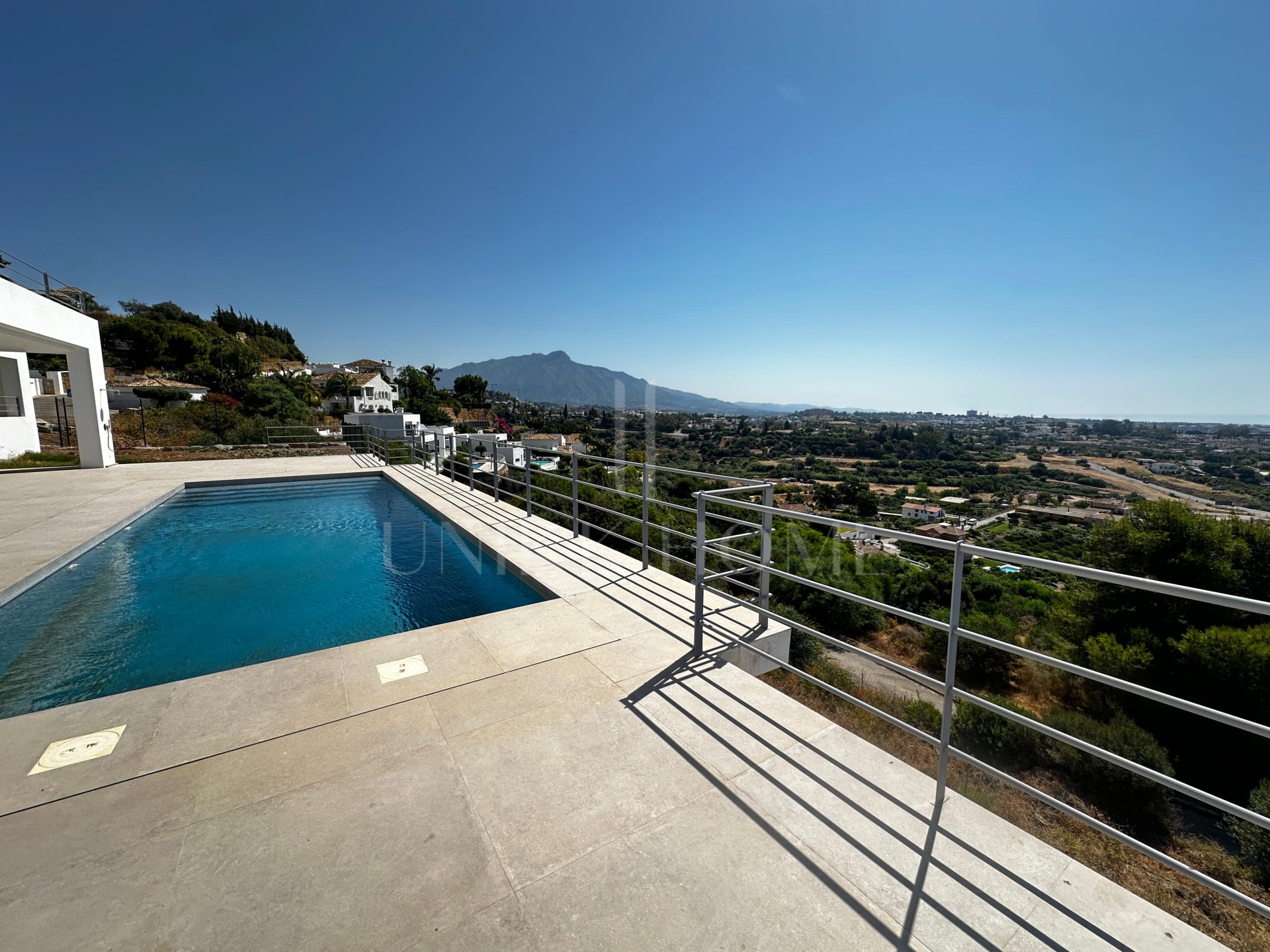 Villa en venta en Los Arqueros, Benahavis
