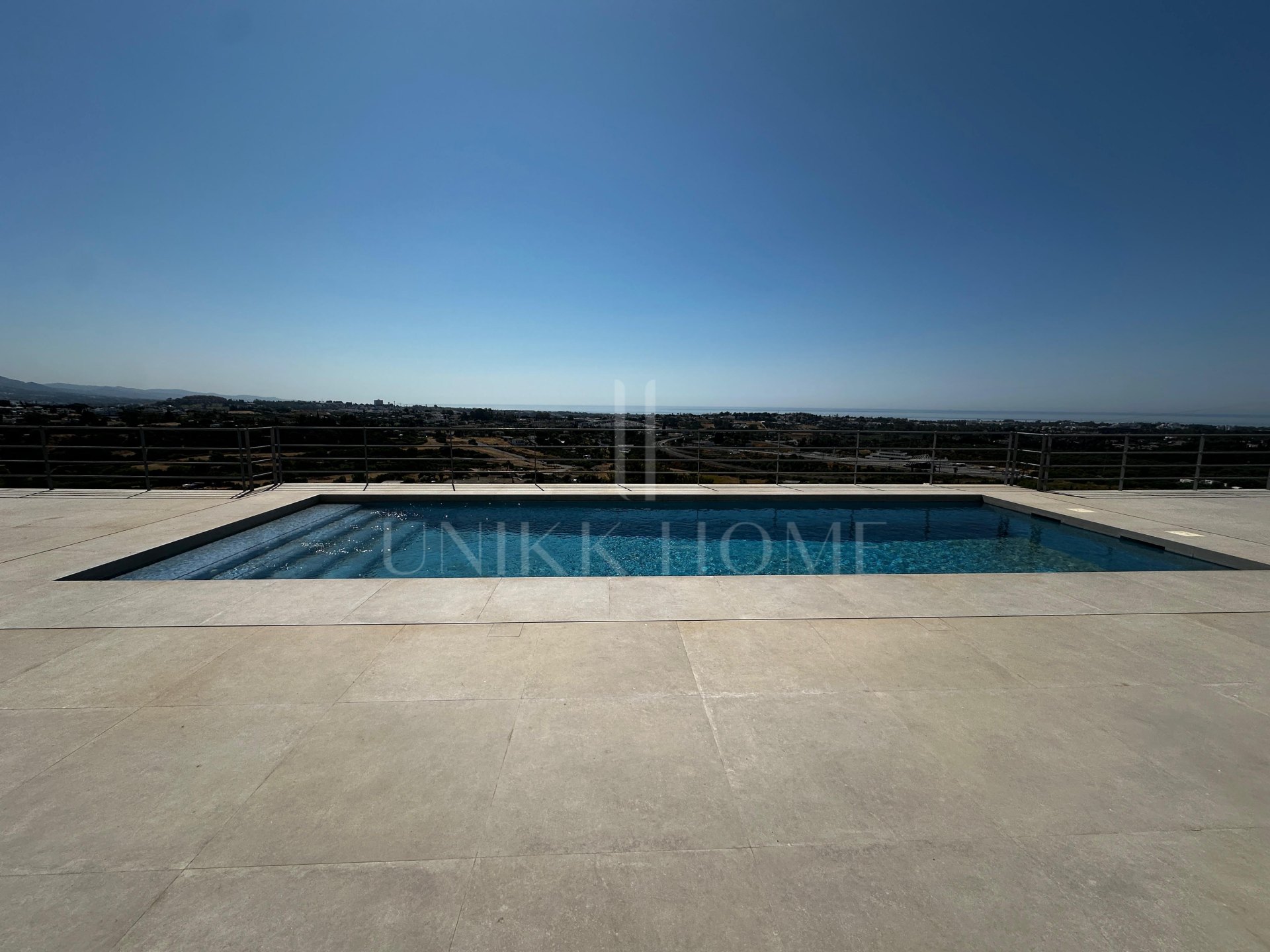 Villa en venta en Los Arqueros, Benahavis