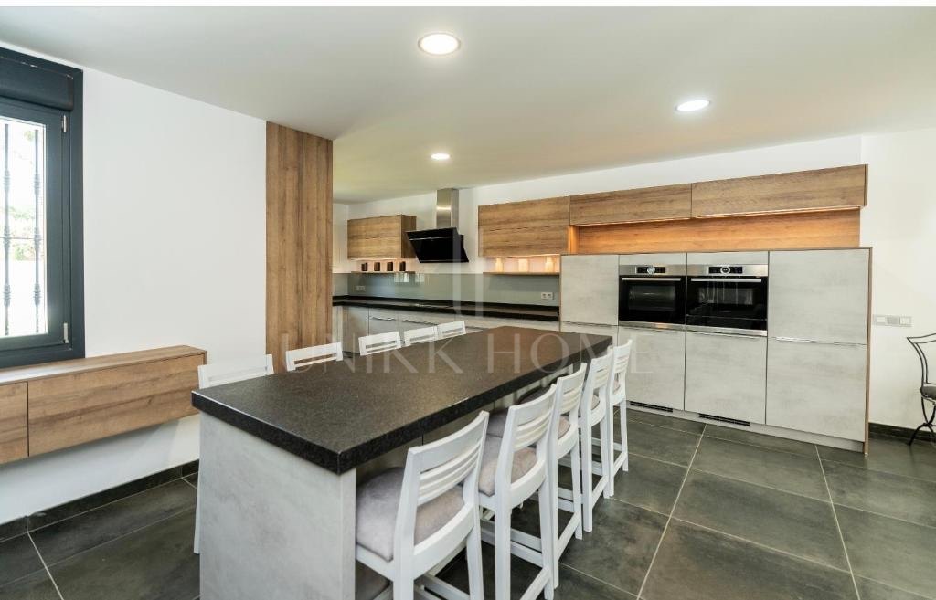 Villa for sale in Las Brisas, Nueva Andalucia