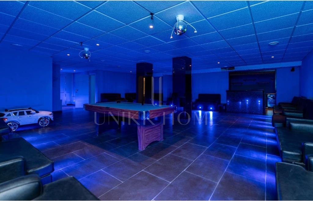 Villa for sale in Las Brisas, Nueva Andalucia