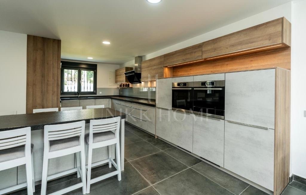 Villa for sale in Las Brisas, Nueva Andalucia