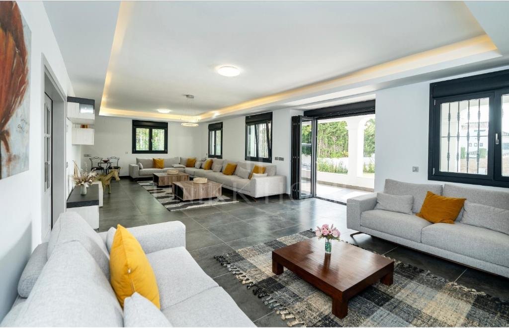 Villa for sale in Las Brisas, Nueva Andalucia
