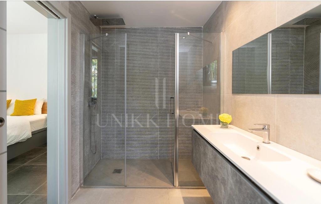Villa for sale in Las Brisas, Nueva Andalucia