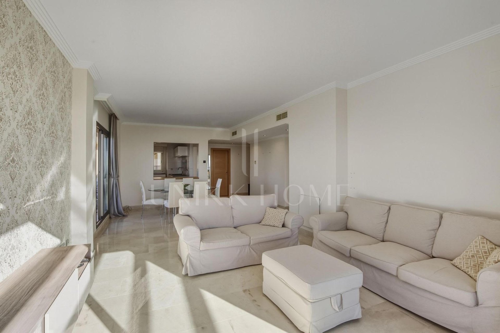 Penthouse for sale in Altos del Paraiso, Benahavis