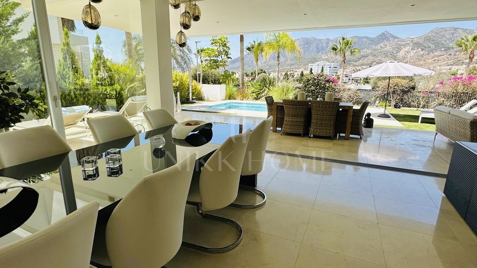 Villa en venta en Rio Real, Marbella Este