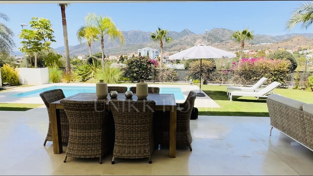 Villa en venta en Rio Real, Marbella Este