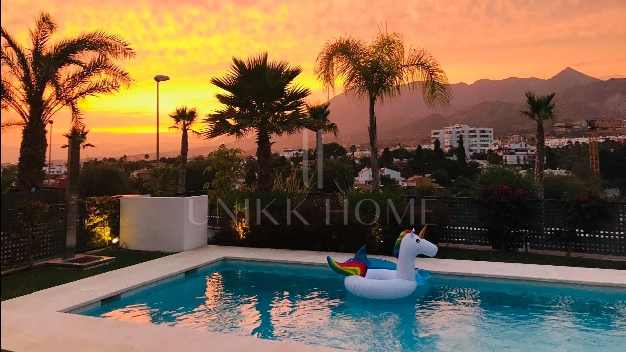Villa en venta en Rio Real, Marbella Este