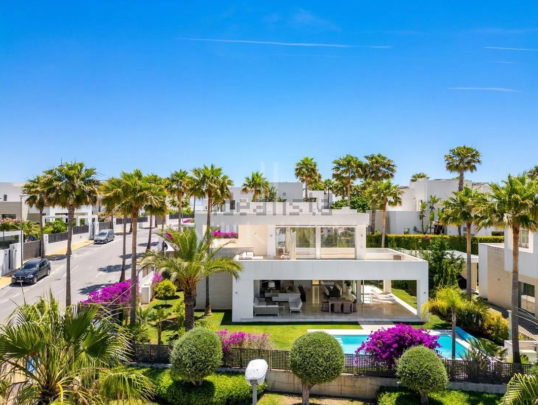 Villa en venta en Rio Real, Marbella Este