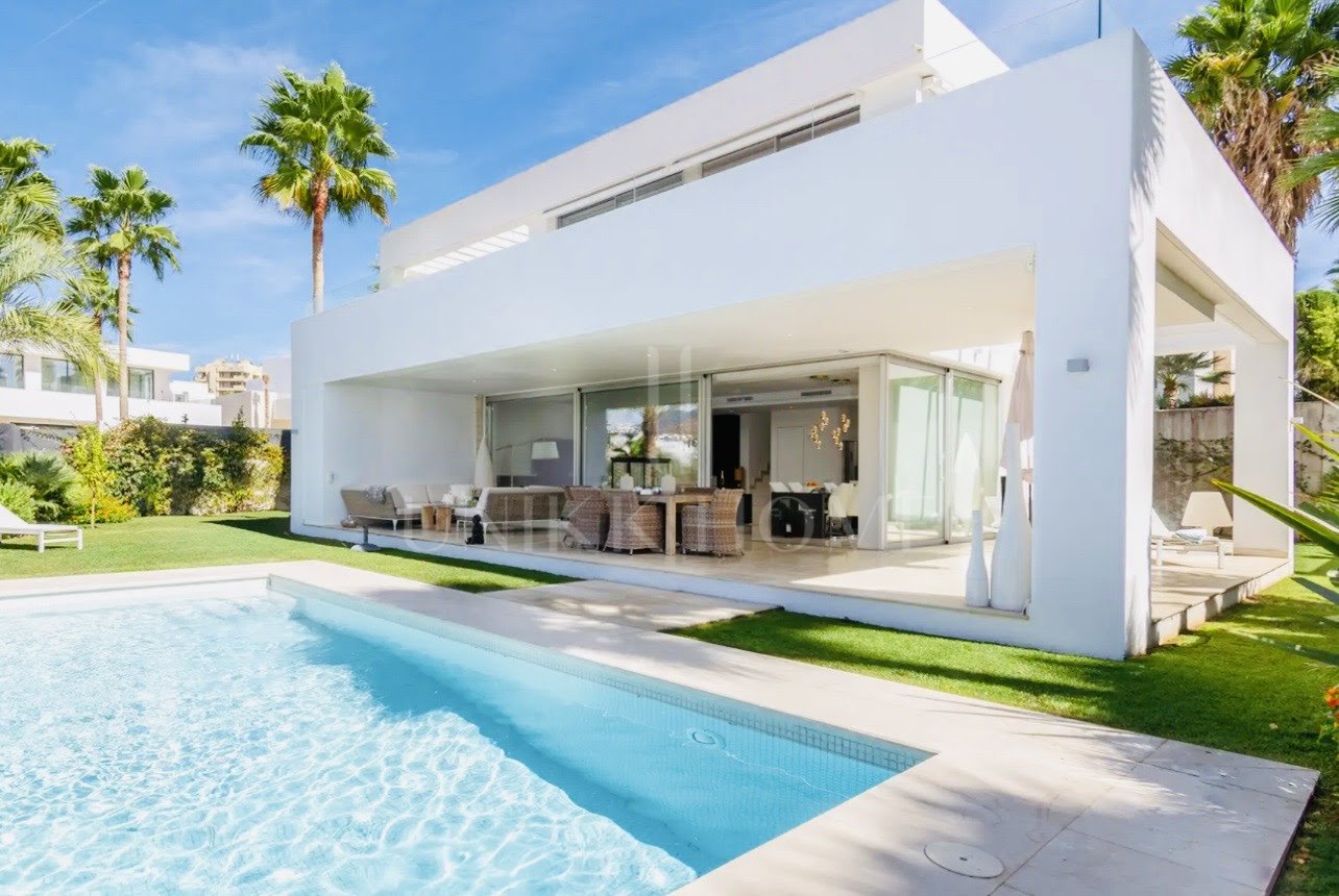 Villa en venta en Rio Real, Marbella Este