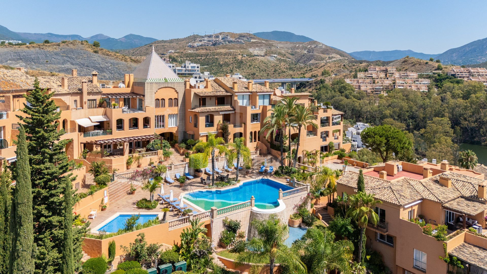 Penthouse for sale in Les Belvederes, Nueva Andalucia