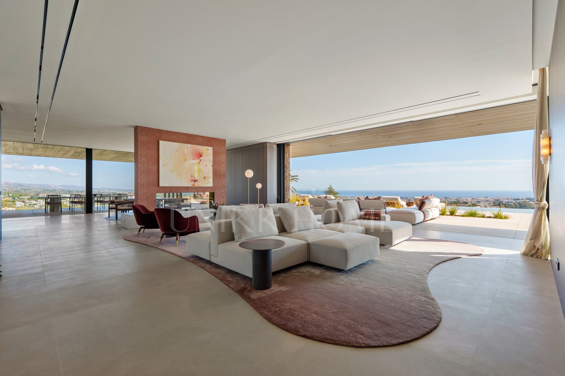 Villa for sale in El Herrojo, Benahavis