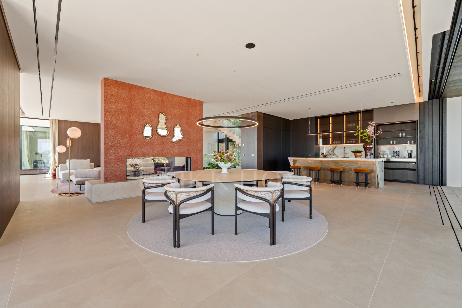 Villa for sale in El Herrojo, Benahavis