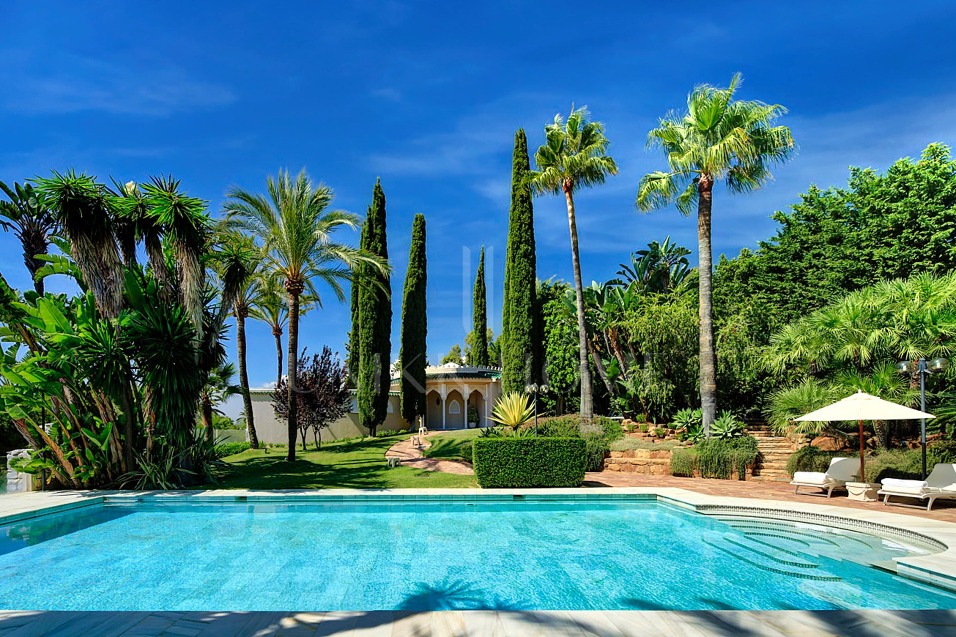 Villa en venta en Rio Real Golf, Marbella Este