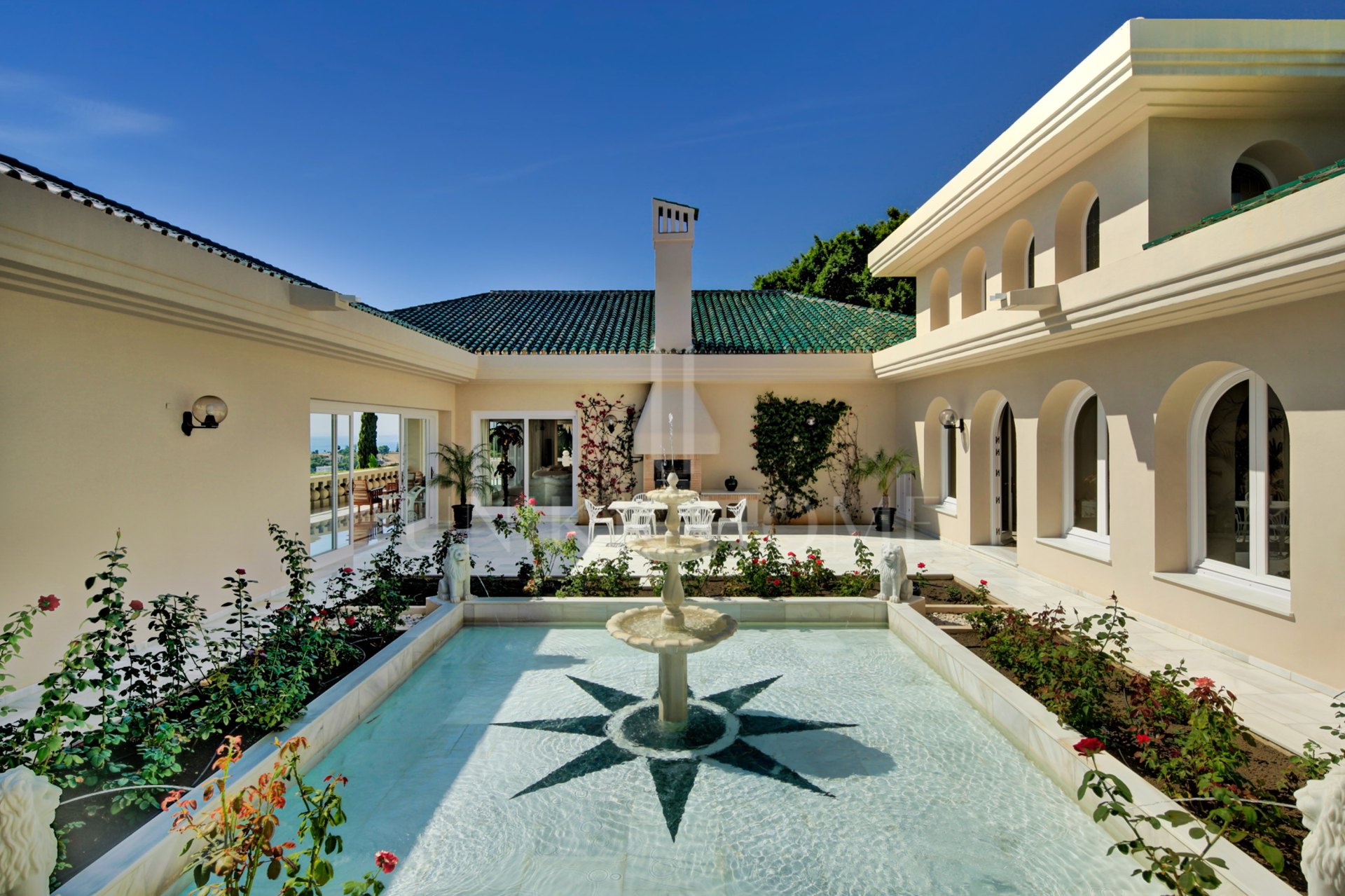 Villa en venta en Rio Real Golf, Marbella Este