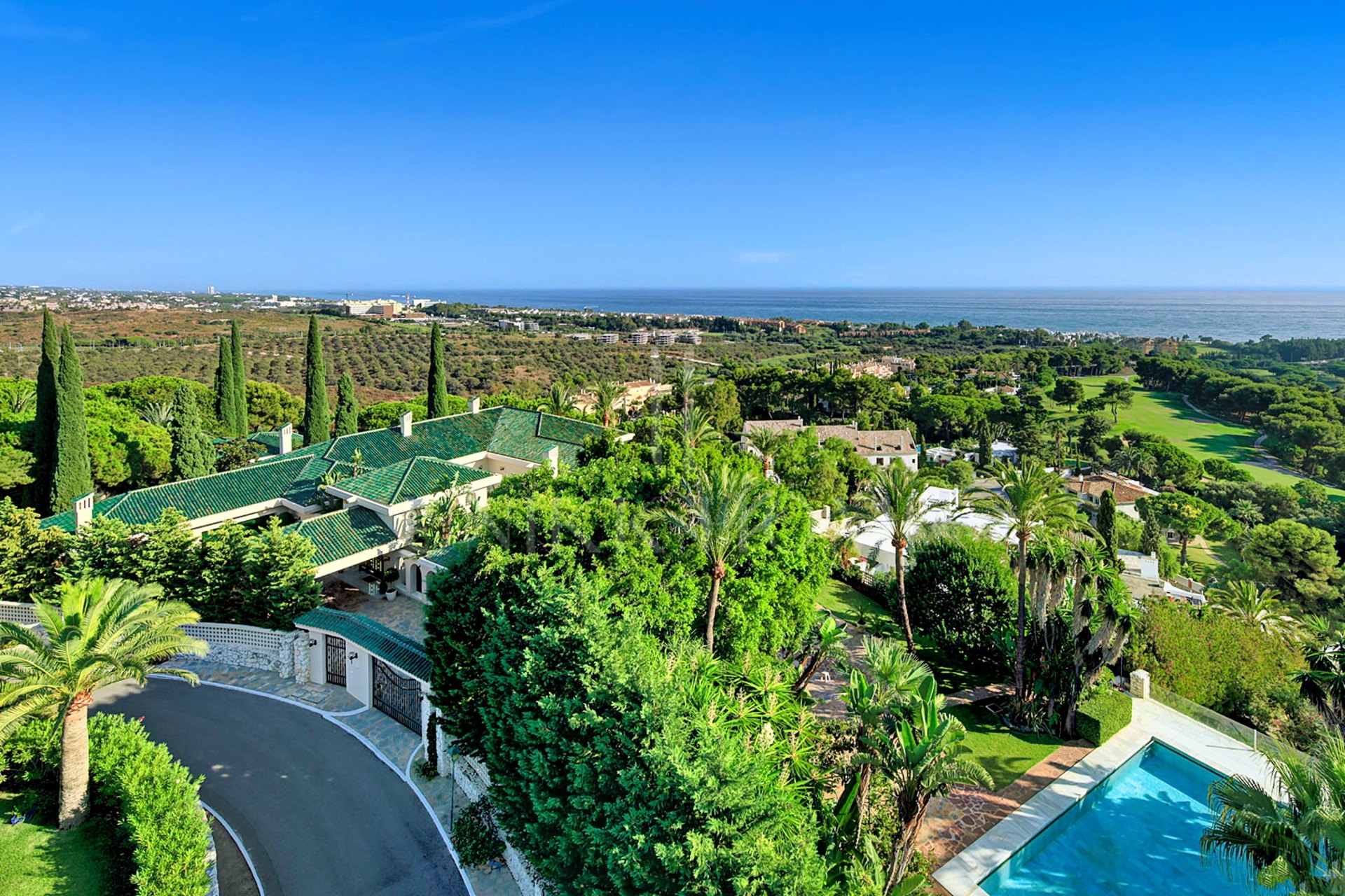Villa en venta en Rio Real Golf, Marbella Este