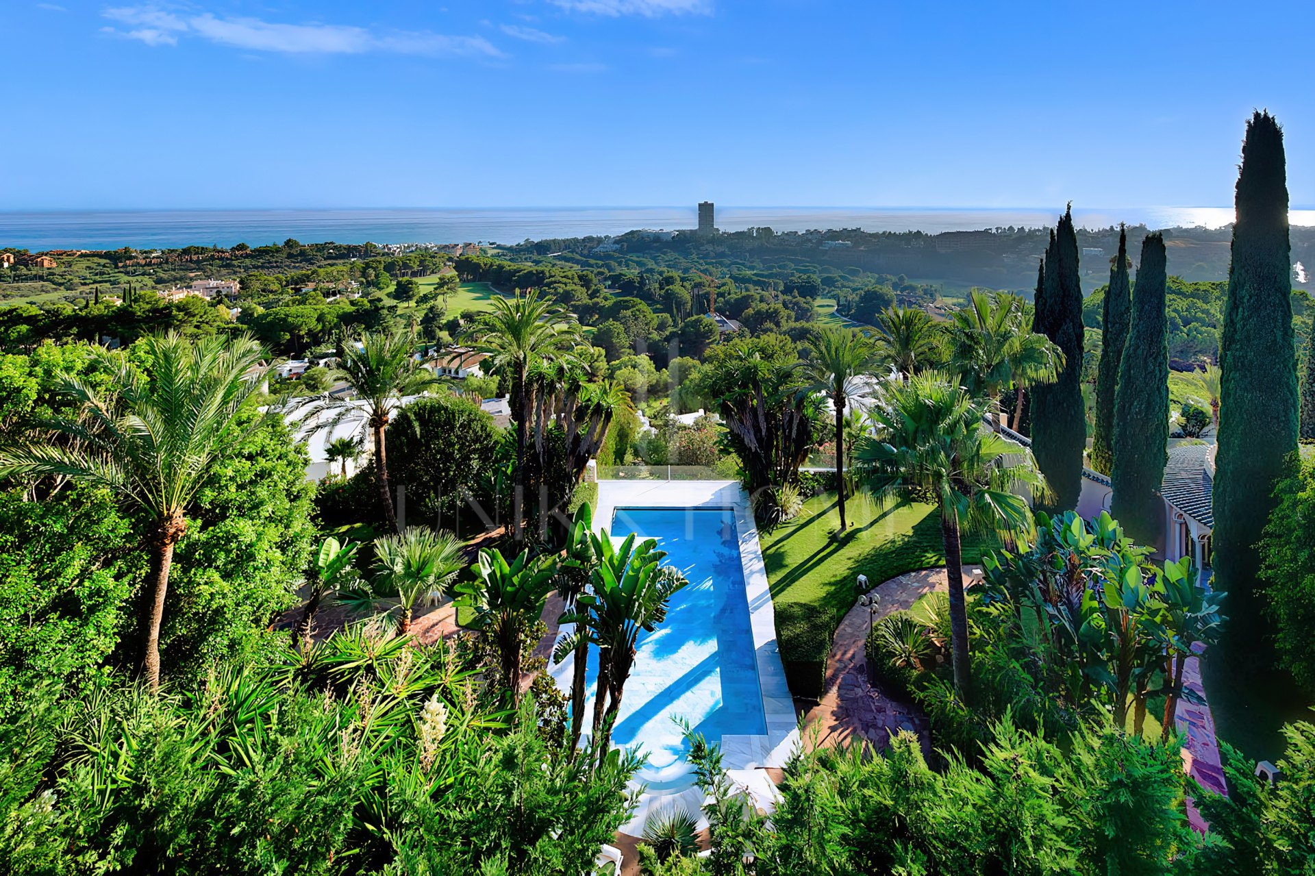 Villa en venta en Rio Real Golf, Marbella Este