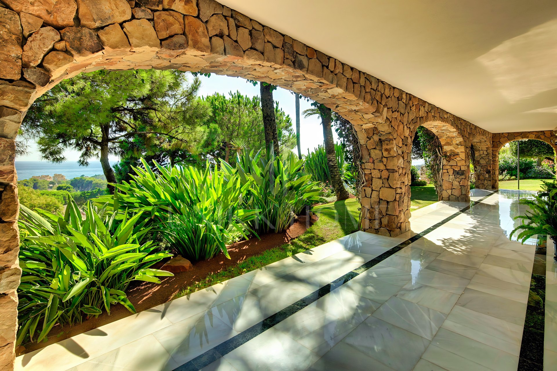Villa en venta en Rio Real Golf, Marbella Este