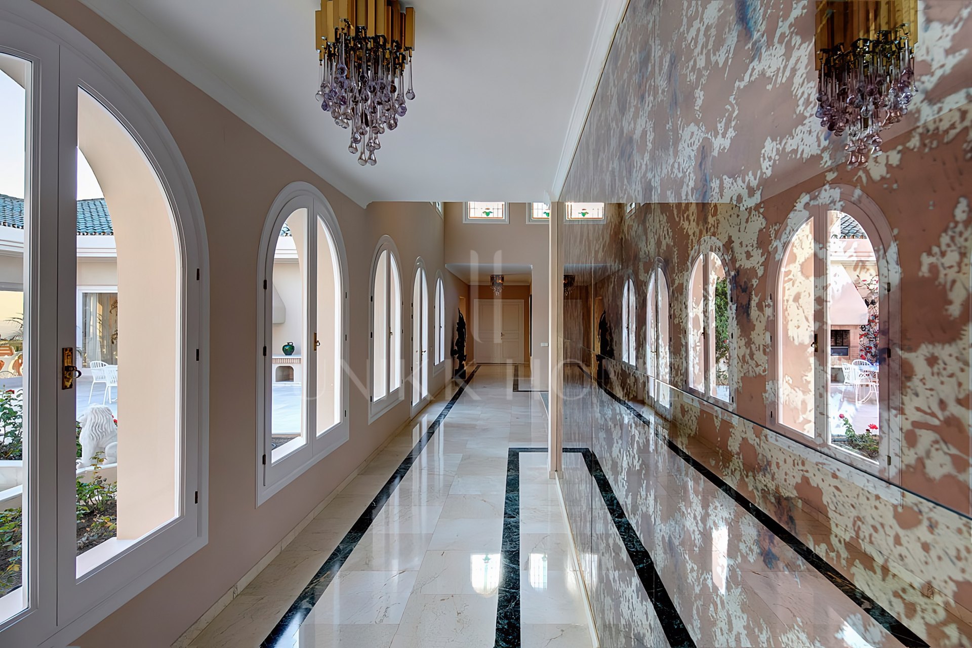 Villa en venta en Rio Real Golf, Marbella Este