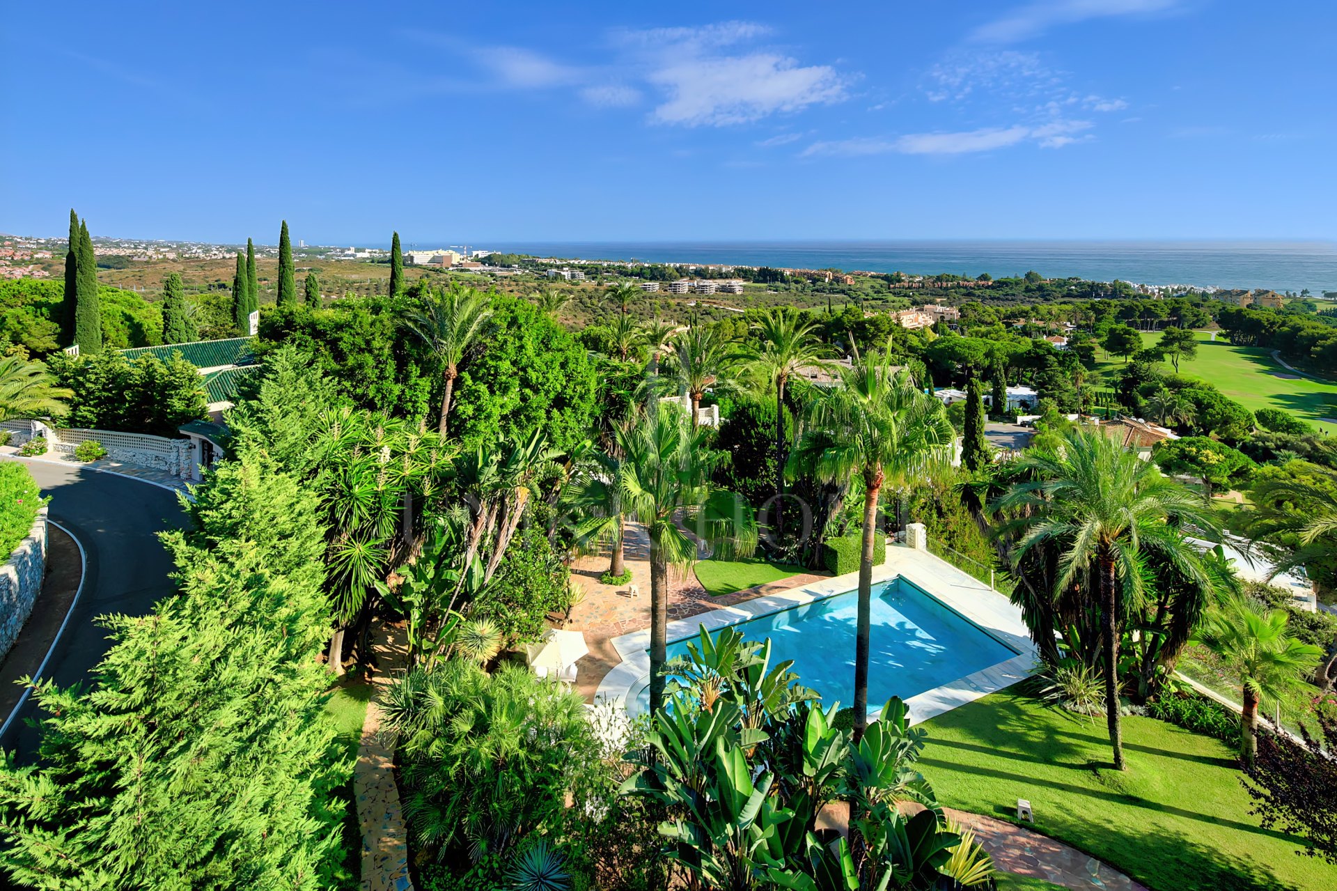 Villa en venta en Rio Real Golf, Marbella Este