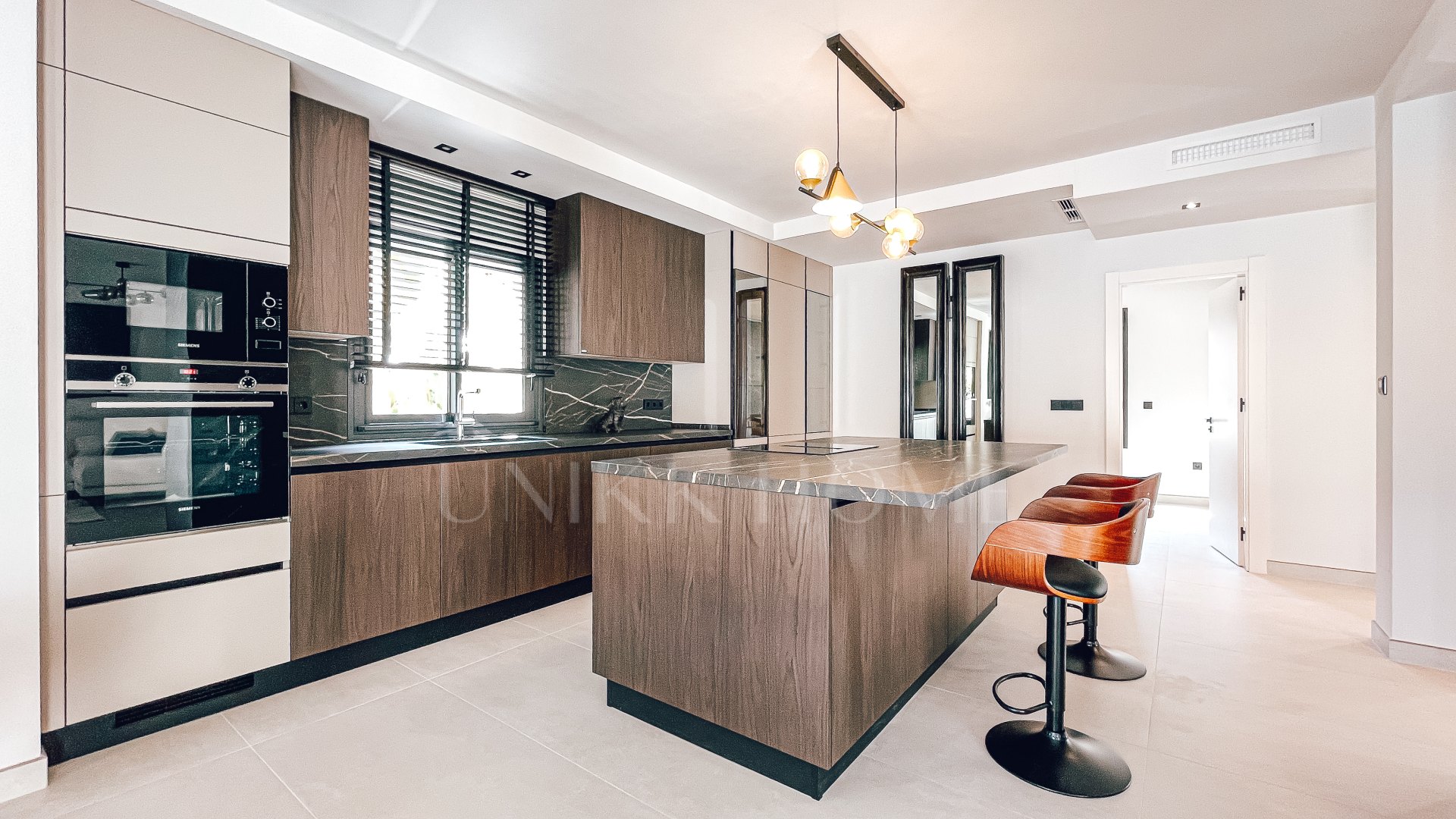 Villa for sale in Rodeo Alto, Nueva Andalucia