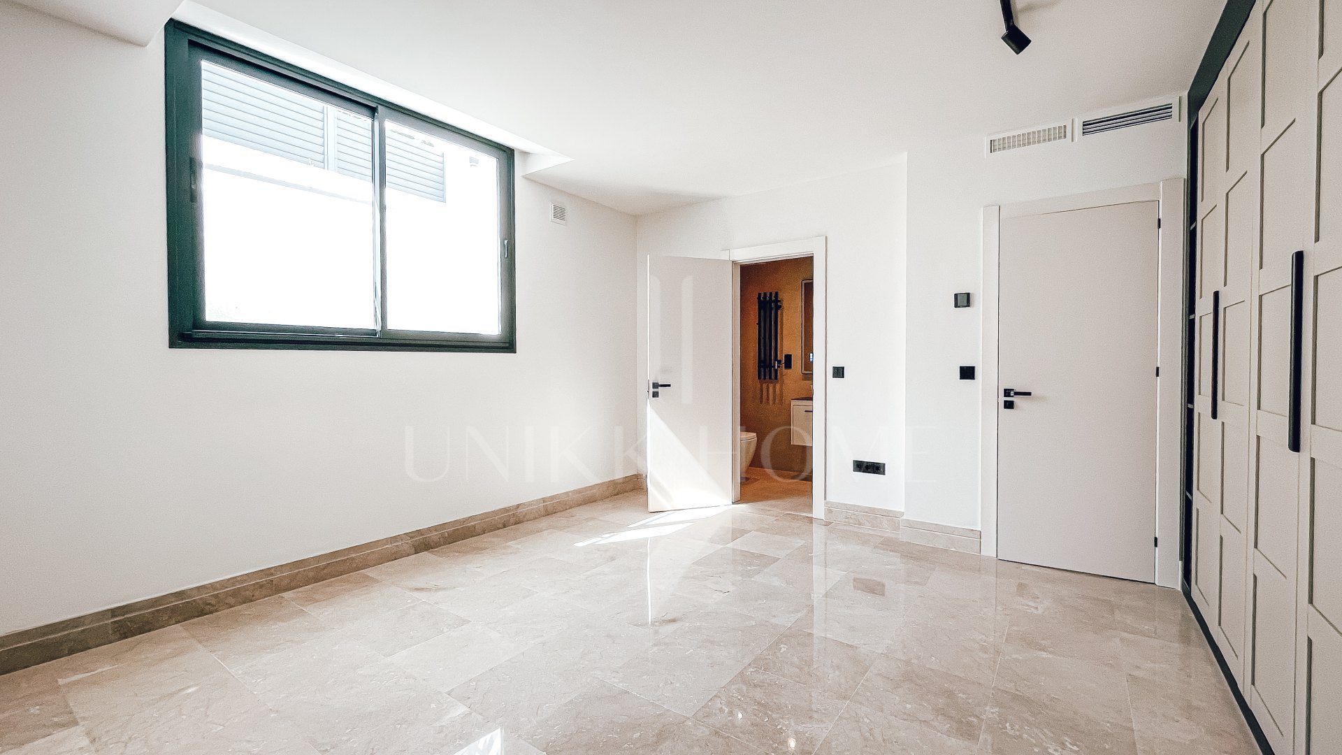 Villa for sale in Rodeo Alto, Nueva Andalucia