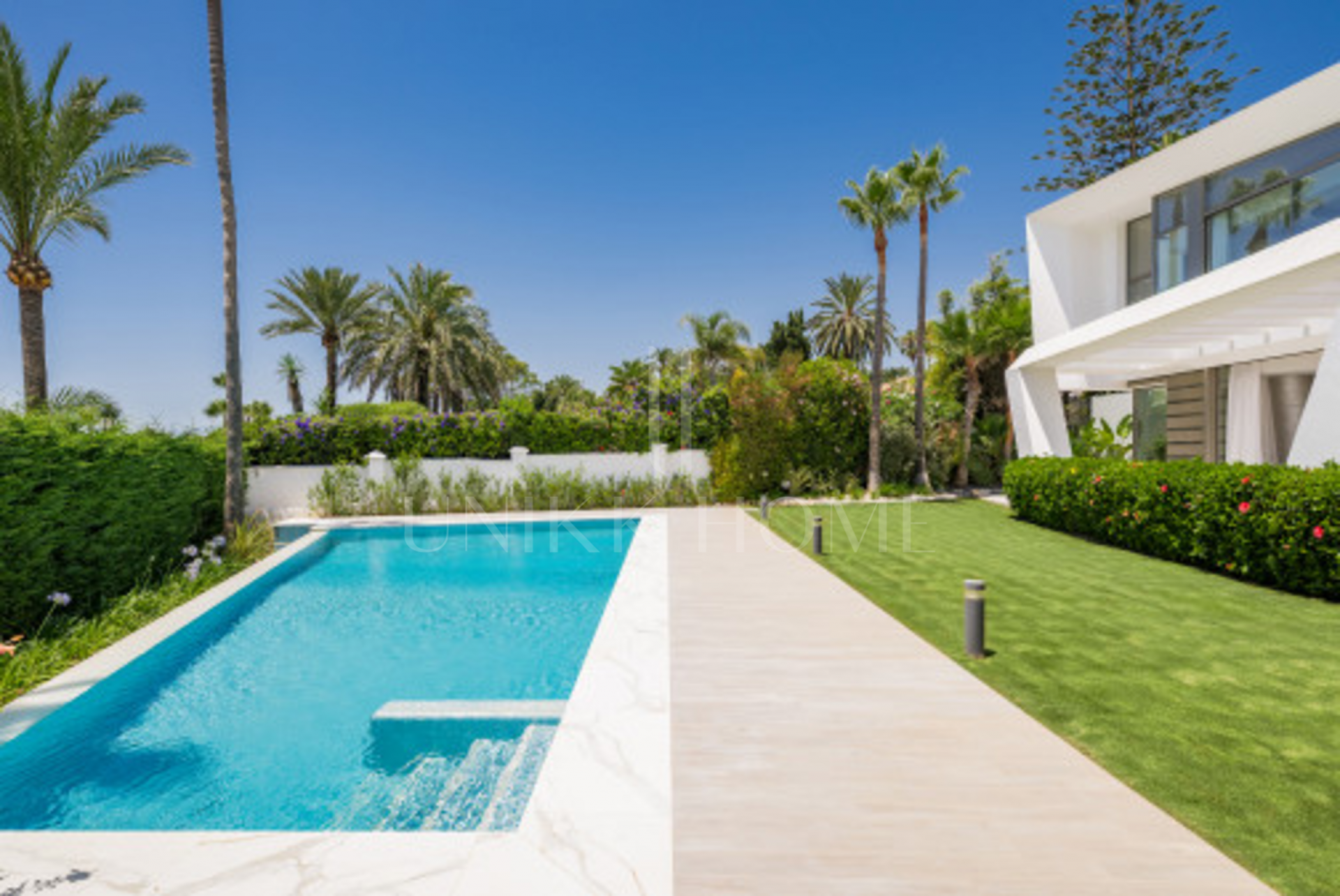 Villa en venta en Los Monteros Playa, Marbella Este