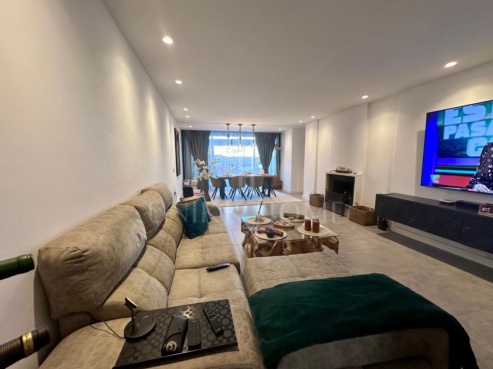 MODERNO APARTAMENTO BAJO - TOTALMENTE REFORMADO Y CON PISCINA PRIVADA.