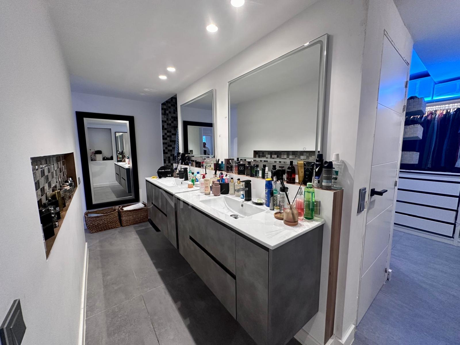 MODERNO APARTAMENTO BAJO - TOTALMENTE REFORMADO Y CON PISCINA PRIVADA.